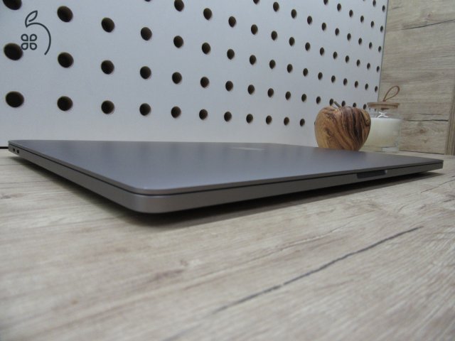 Apple Retina Macbook Pro 16 - 2019 - Használt, megkímélt