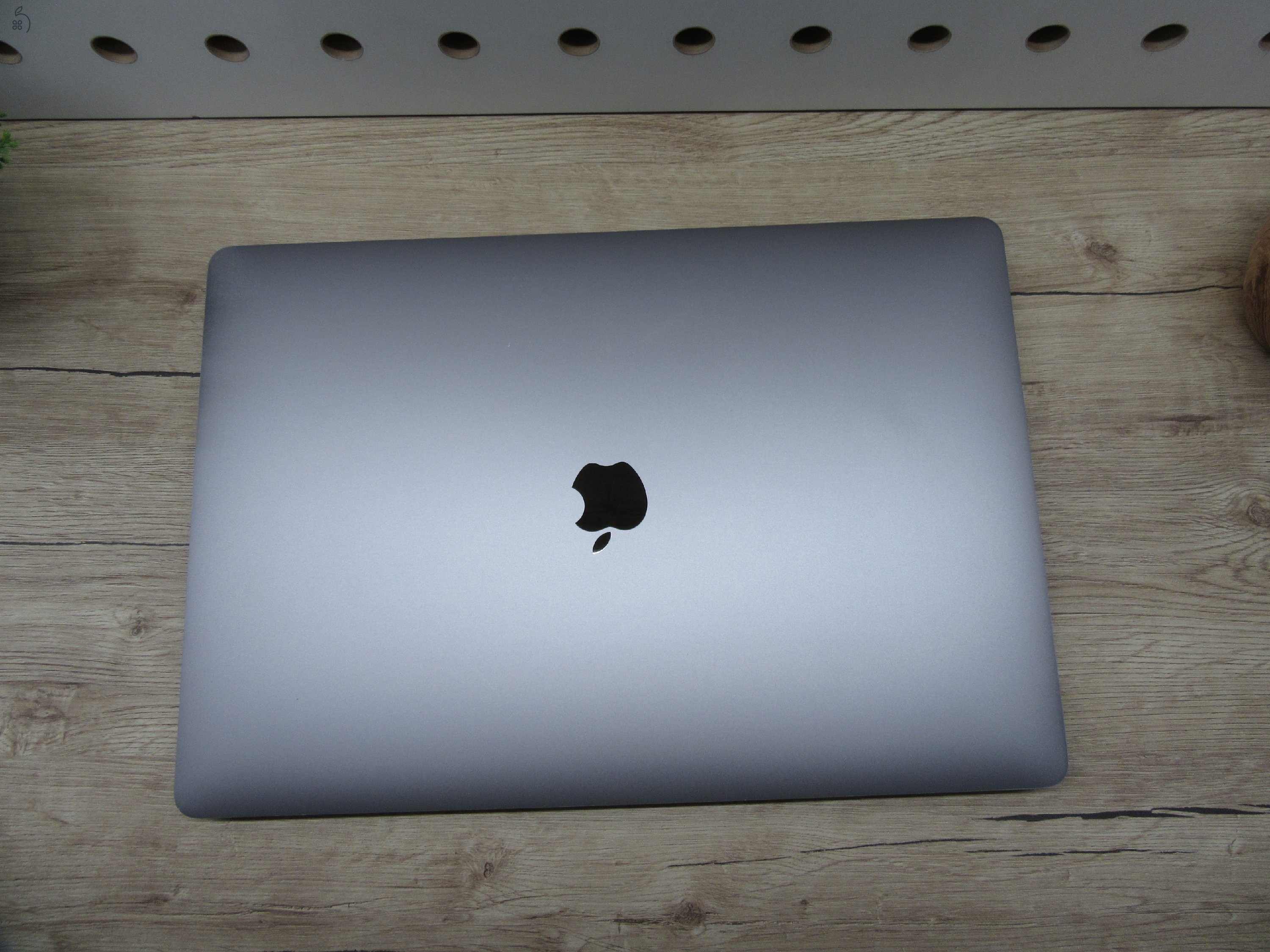 Apple Retina Macbook Pro 16 - 2019 - Használt, megkímélt