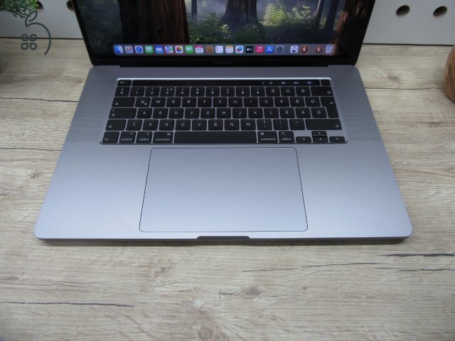 Apple Retina Macbook Pro 16 - 2019 - Használt, megkímélt