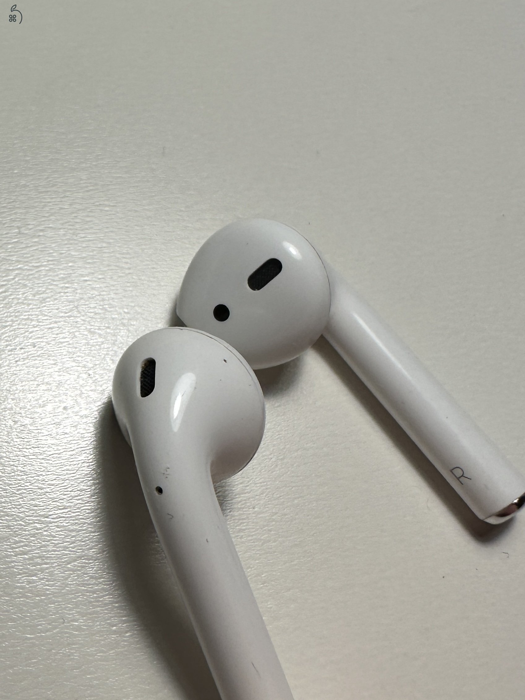 Megkímélt Airpods 2nd gen. dobozával