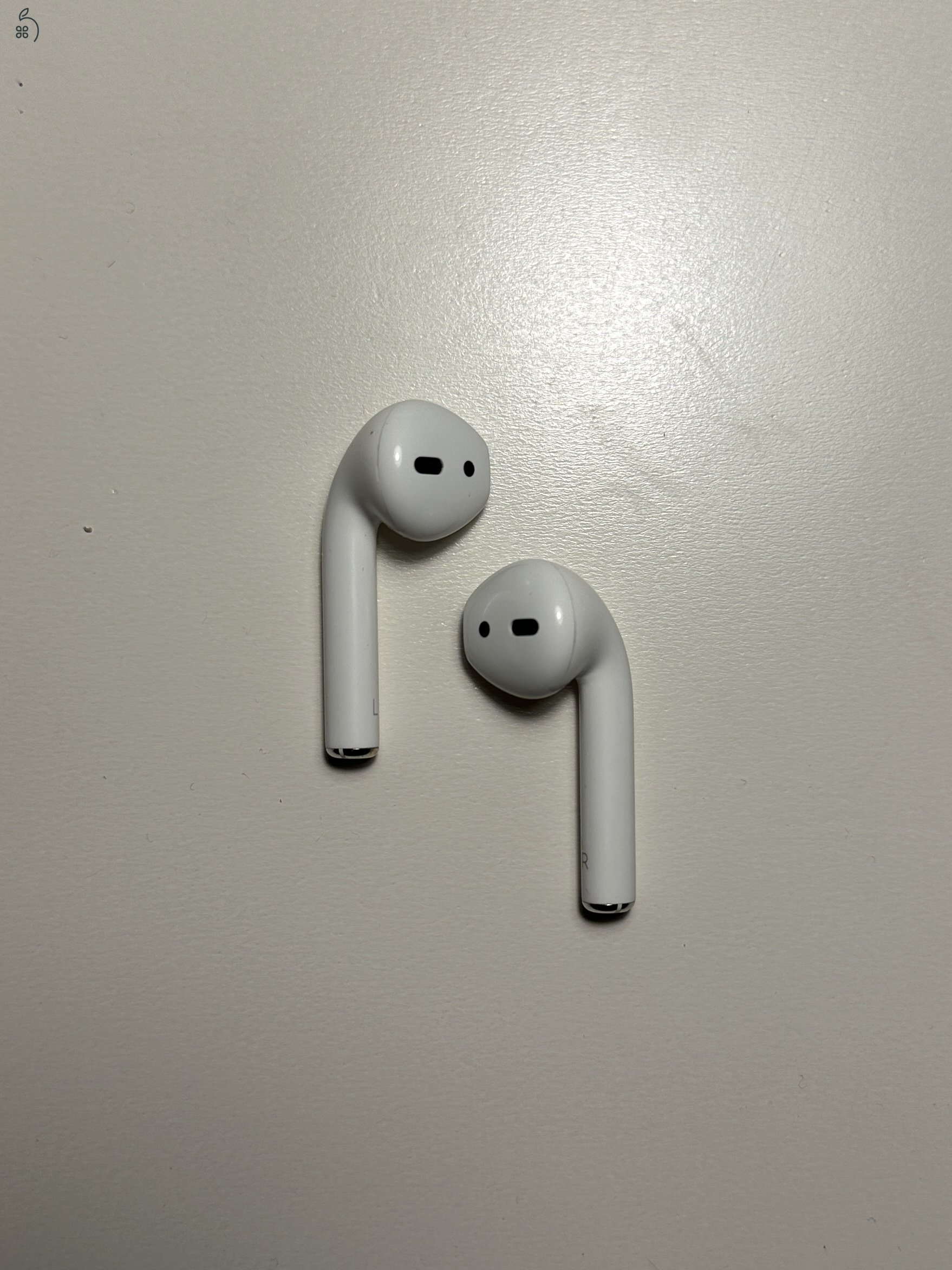 Megkímélt Airpods 2nd gen. dobozával