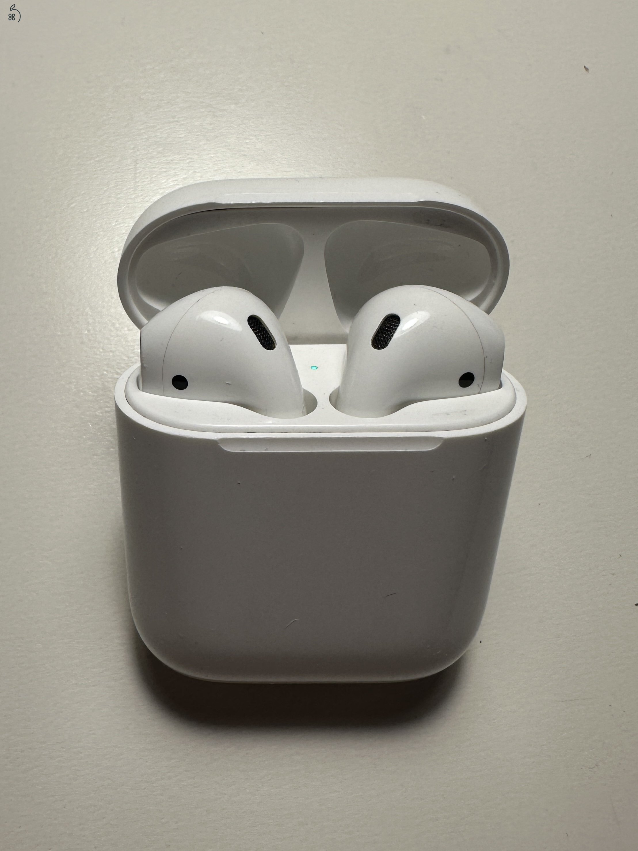 Megkímélt Airpods 2nd gen. dobozával