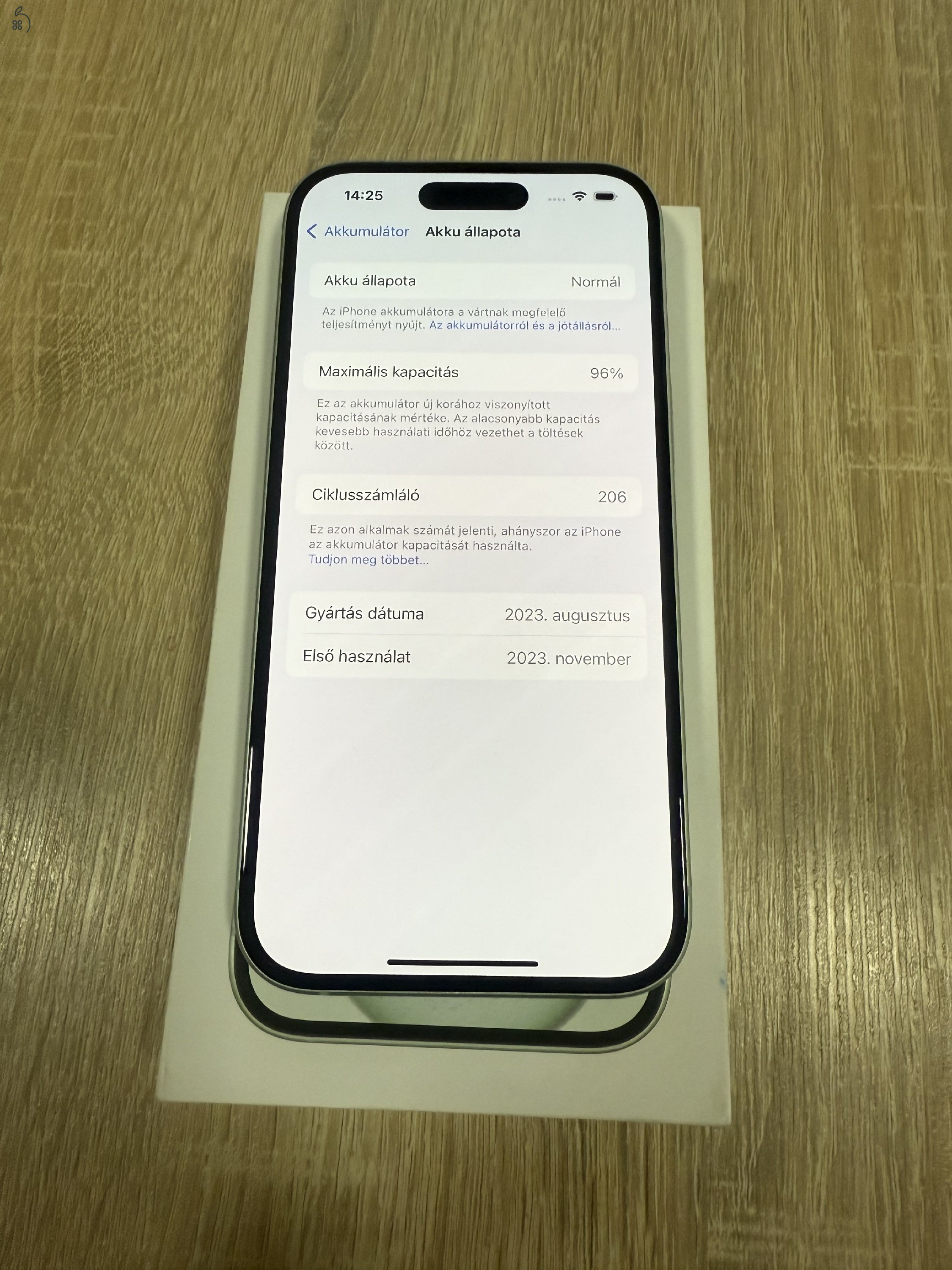 iPhone 15 256GB Zöld, gyárilag független, kifogástalan állapotban