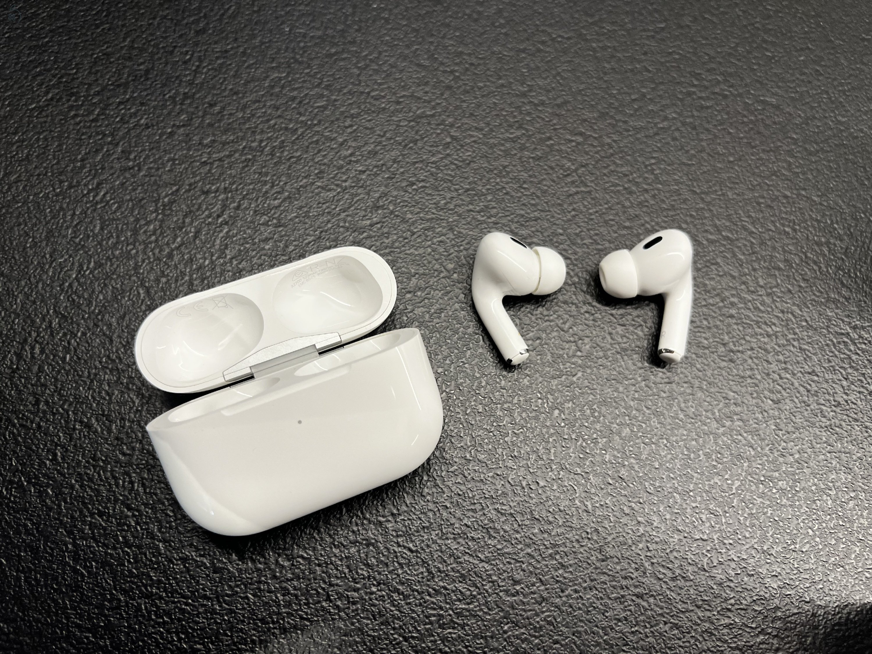 Apple Airpods 2 tokeletes állapotban, szamlaval es garanciaval dobozaban