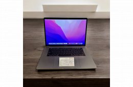 27. Apple MacBook Pro 15″ - 2016 - Touch Bar - i7 - 16 GB RAM - 256 GB SSD - ÚJ AKKU