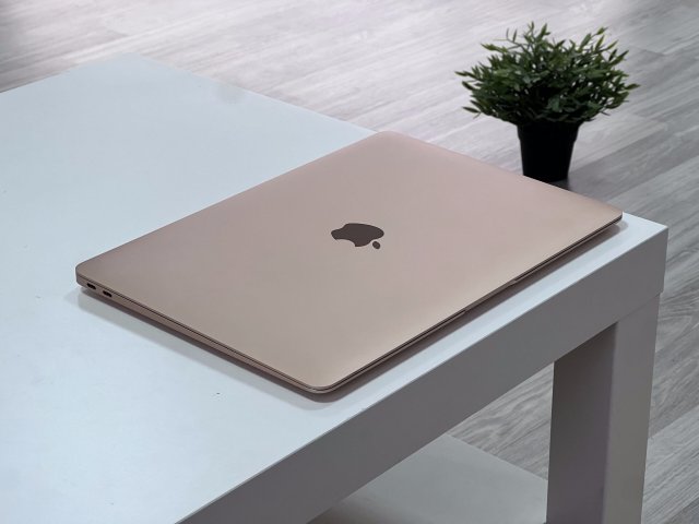 MacBook Air 2020 13 M1 256GB 1 ÉV Garanciával Számlával Aksi 98%