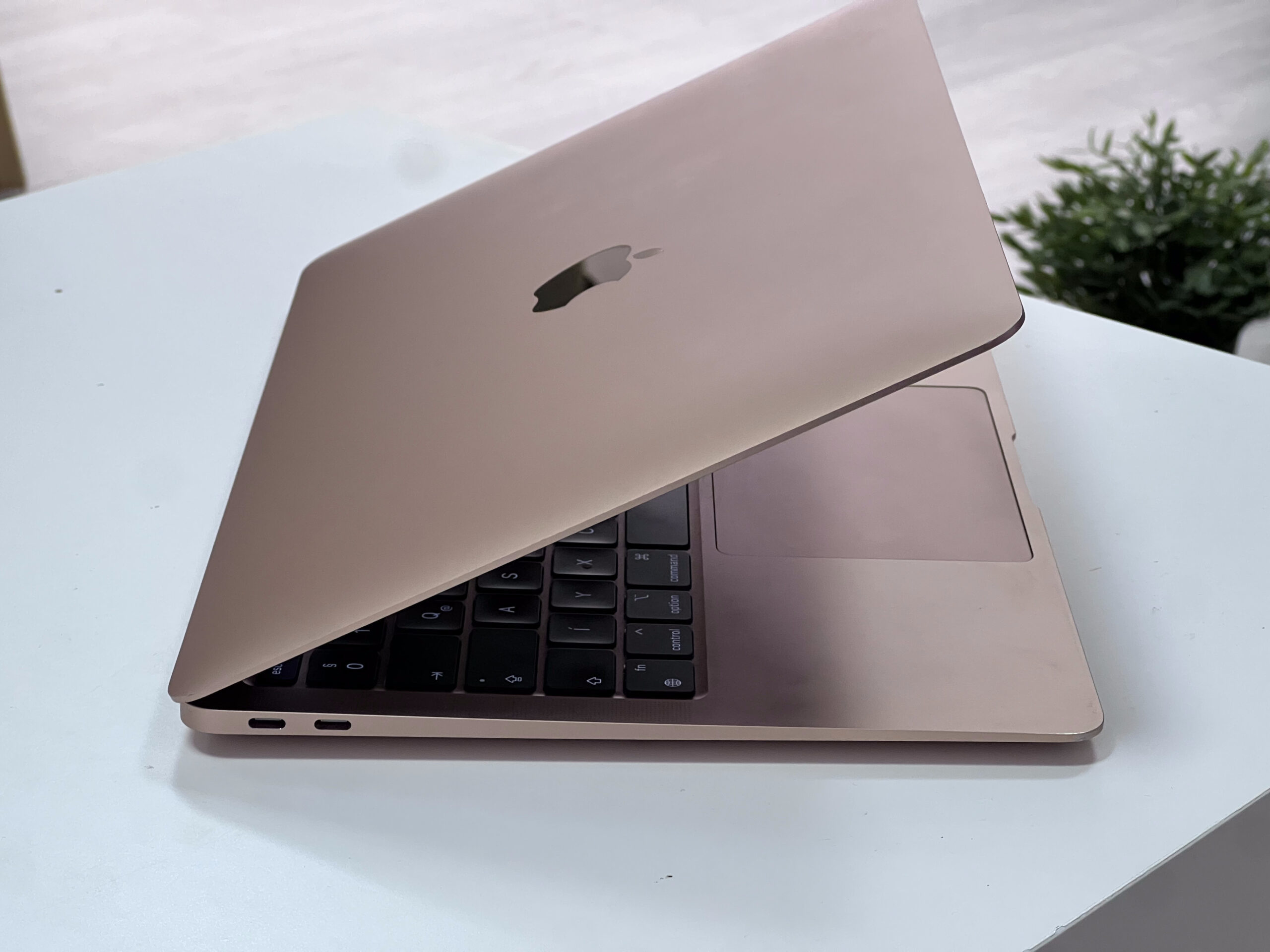 MacBook Air 2020 13 M1 256GB 1 ÉV Garanciával Számlával Aksi 98%