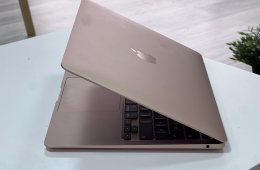 MacBook Air 2020 13 M1 256GB 1 ÉV Garanciával Számlával Aksi 98%