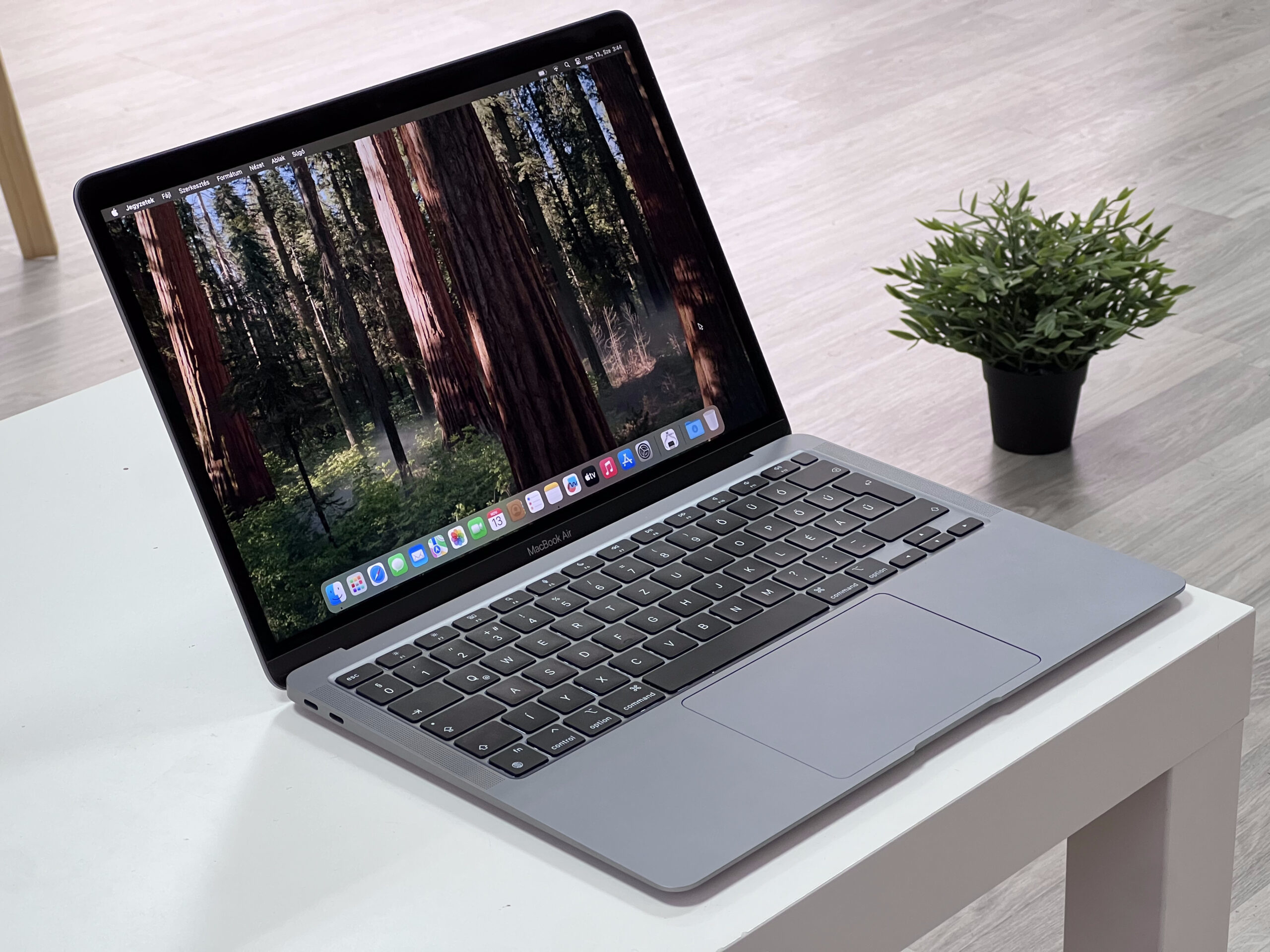 Hibátlan MacBook Air 2020 13 M1 256GB 1 ÉV Garanciával Számlával Aksi 93%