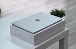 Hibátlan MacBook Air 2020 13 M1 256GB 1 ÉV Garanciával Számlával Aksi 98%