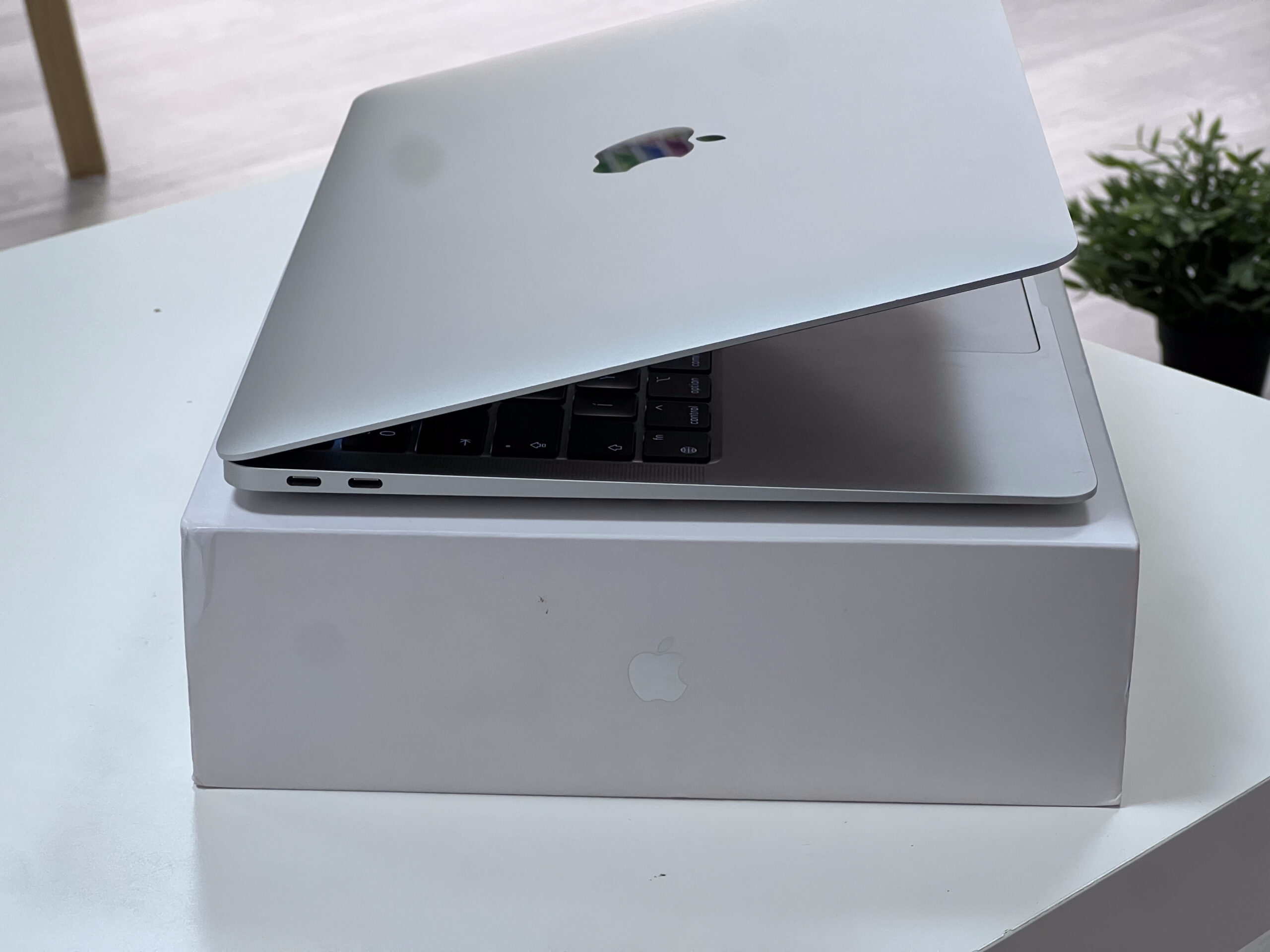 Hibátlan MacBook Air 2020 13 M1 256GB 1 ÉV Garanciával Számlával Aksi 98%