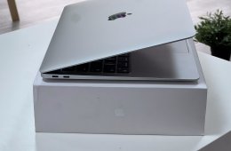 Hibátlan MacBook Air 2020 13 M1 256GB 1 ÉV Garanciával Számlával Aksi 98%