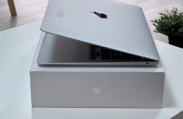 Hibátlan MacBook Air 2020 13 M1 256GB 1 ÉV Garanciával Számlával Aksi 98%