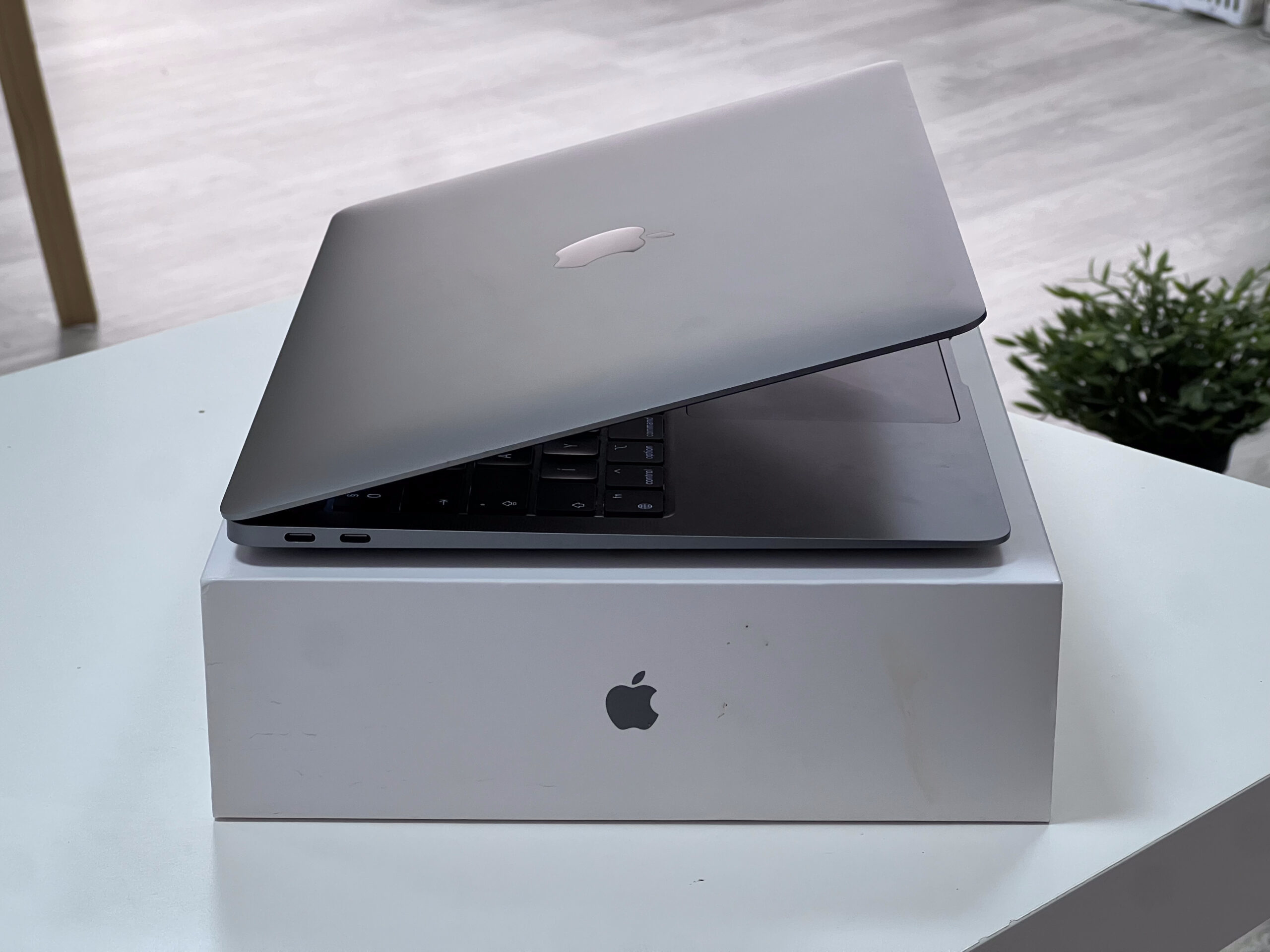 Hibátlan MacBook Air 2020 13 M1 256GB 1 ÉV Garanciával Számlával