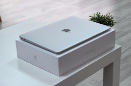 Hibátlan MacBook Air 2020 13 M1 256GB 1 ÉV Garanciával Számlával Aksi 95%