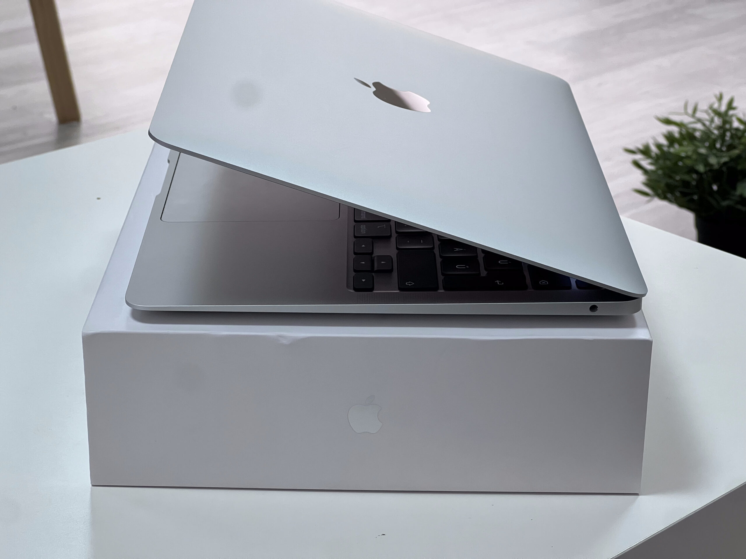 Hibátlan MacBook Air 2020 13 M1 256GB 1 ÉV Garanciával Számlával Aksi 95%