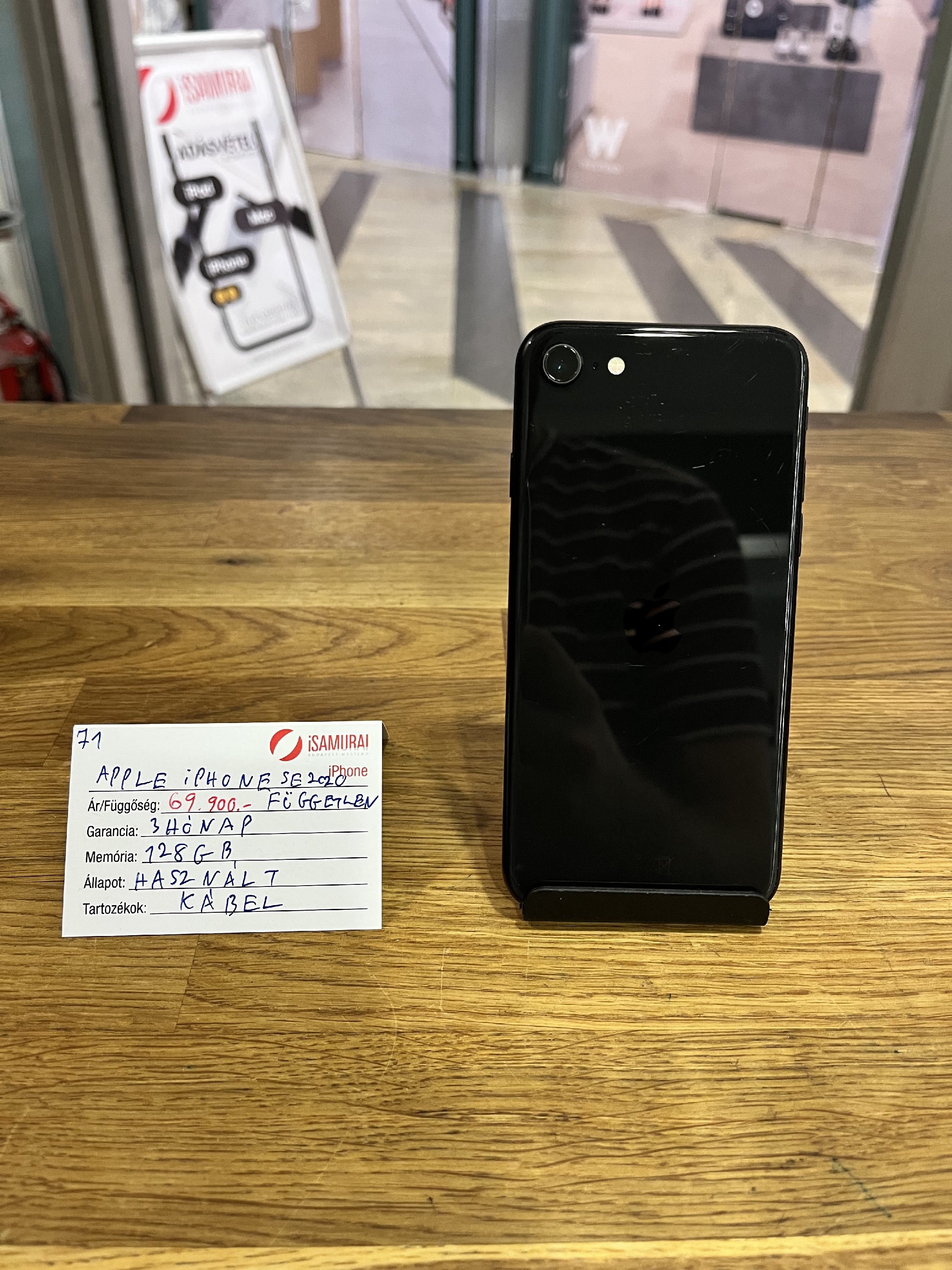 71. Apple iPhone SE 2020 - 128 GB - Fekete - Független