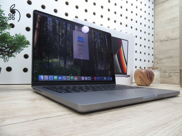  Apple Retina Macbook 14 M1 Pro - 2021 - Használt, újszerű 