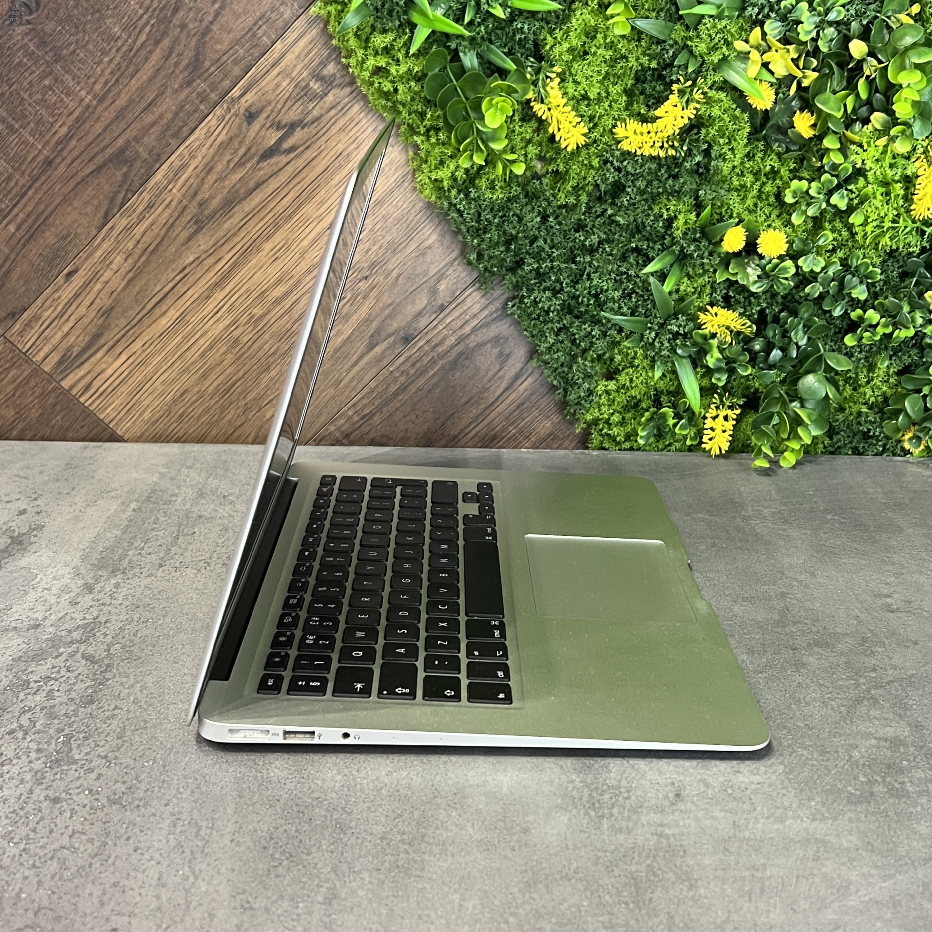  Újszerű Apple MacBook Air 13