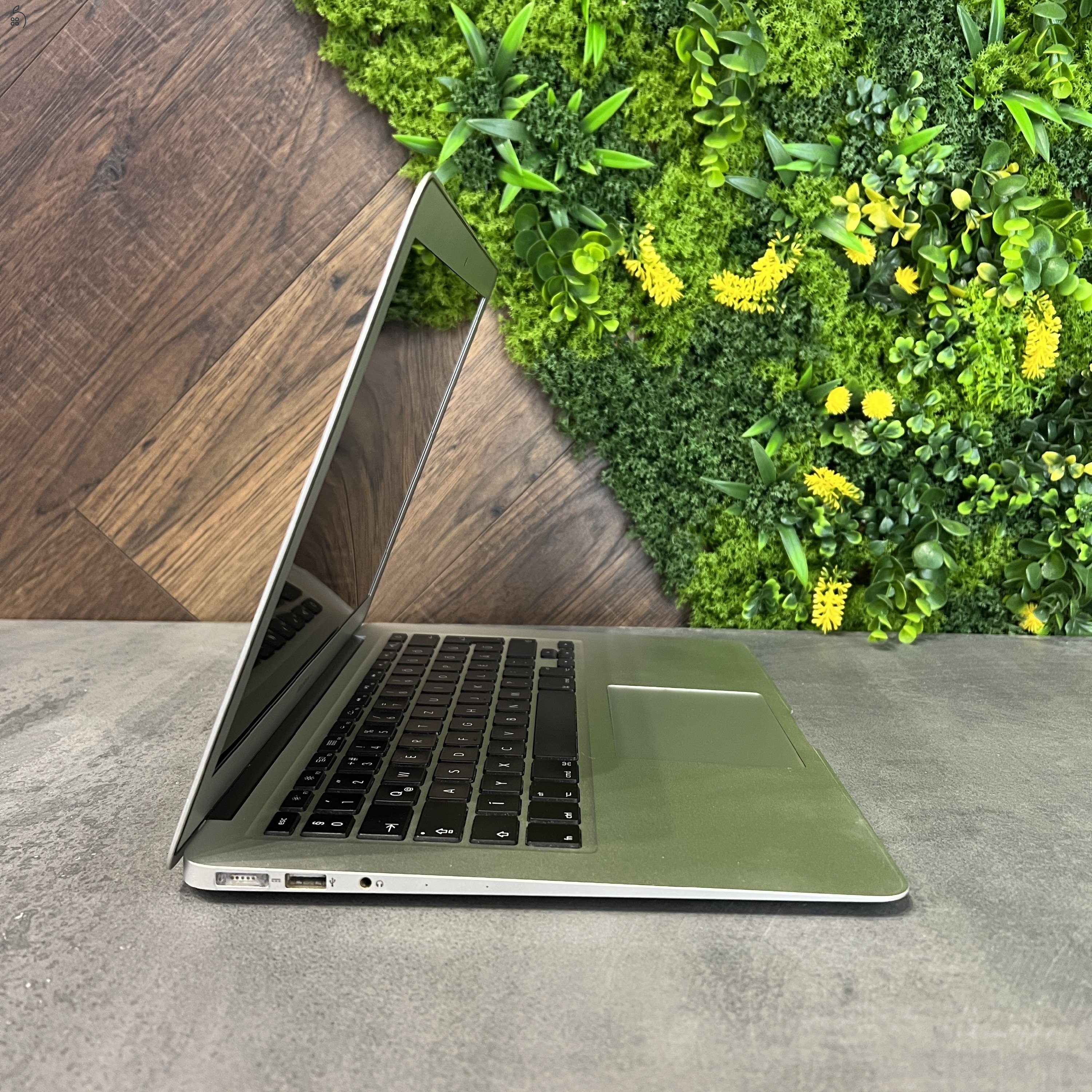  Újszerű Apple MacBook Air 13