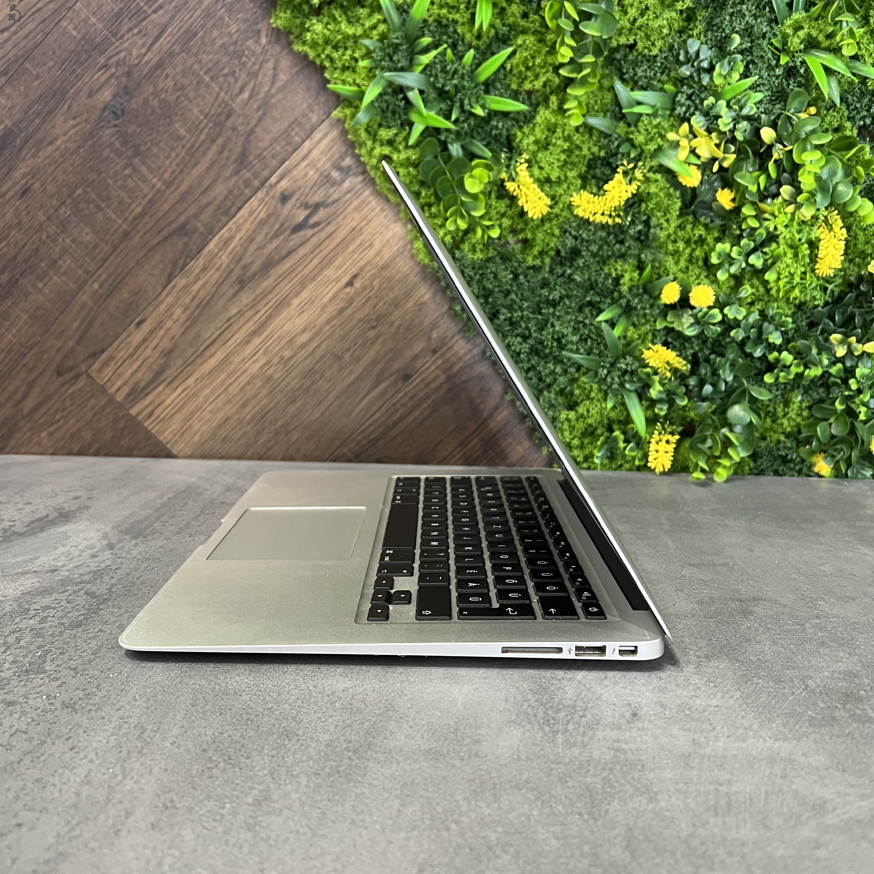  Újszerű Apple MacBook Air 13