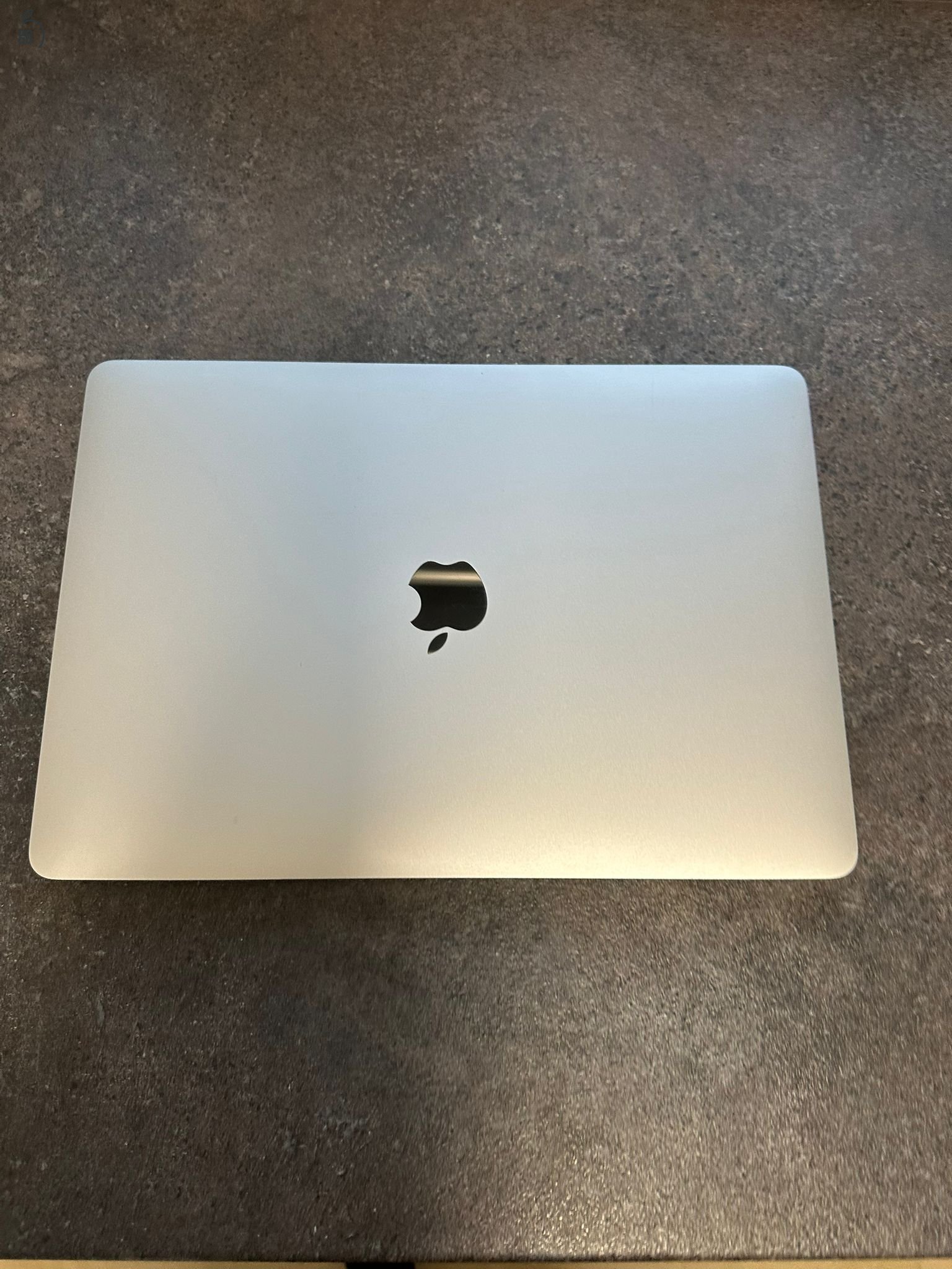 Eladó Apple MacBook Pro 13” (2017), 8 GB RAM, 1 TB SSD – Új akkumulátorral, védőtokban használt!