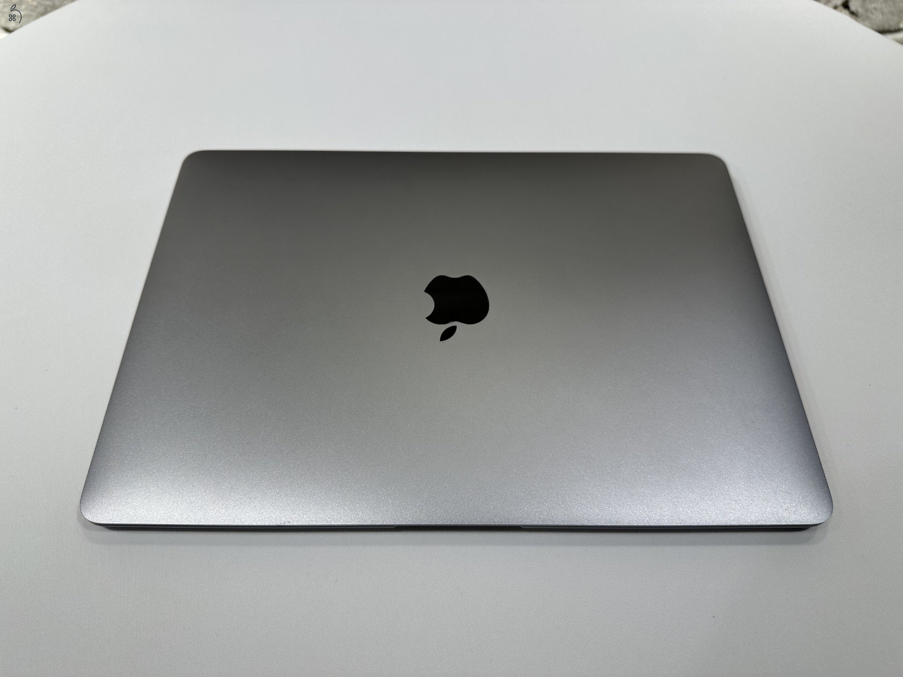 MacBook Air 2020 13 M1 256GB (esztétikai sérülés)