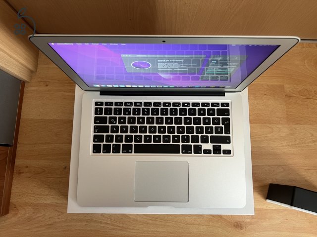 2017 MacBook Air 13 / i5 1.8 GHz / 8GB / 128GB SSD / Magyar / Új Aksival