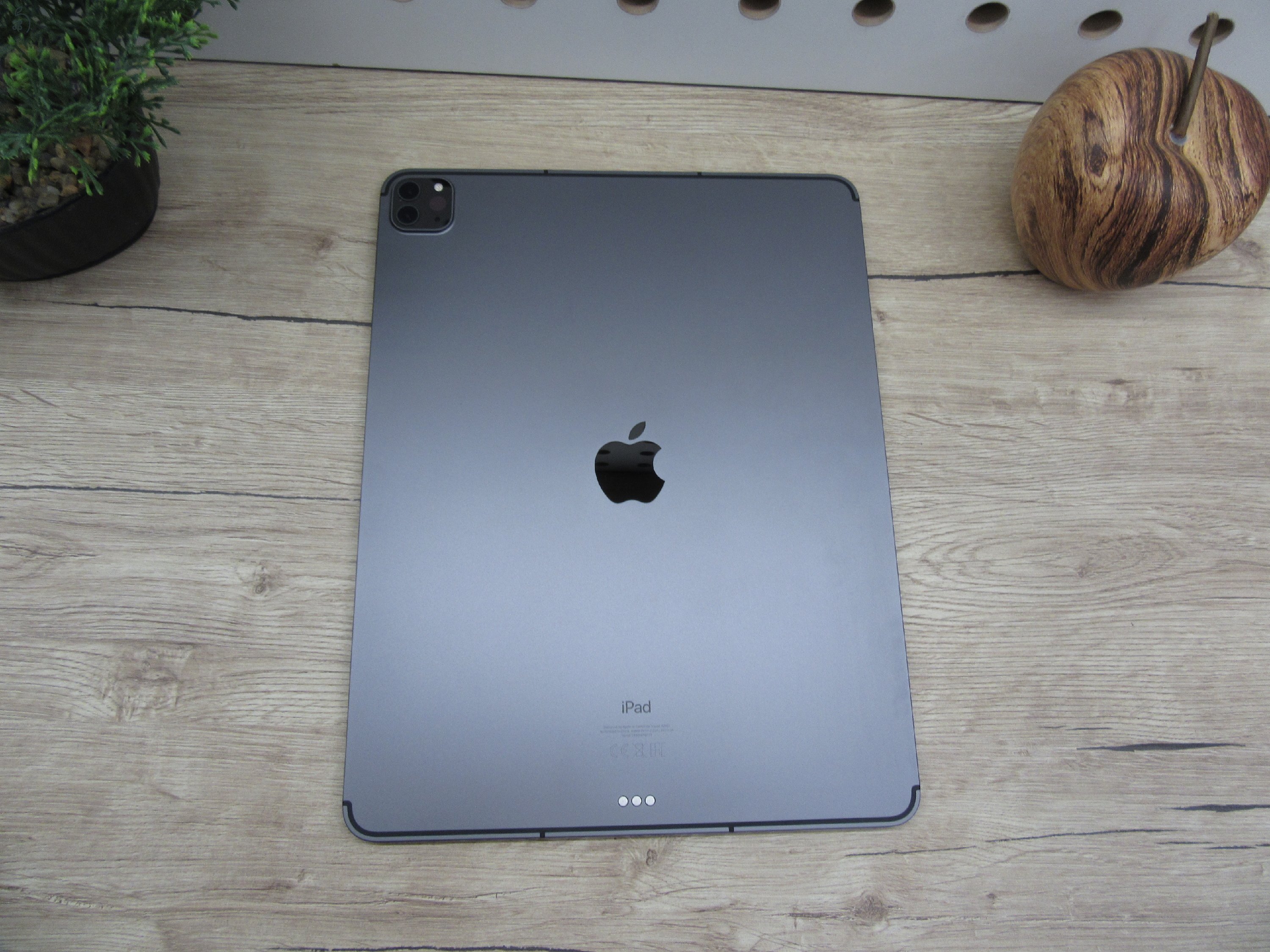 Apple iPad Pro 12,9 5. gen M1 - Használt, karcmetes