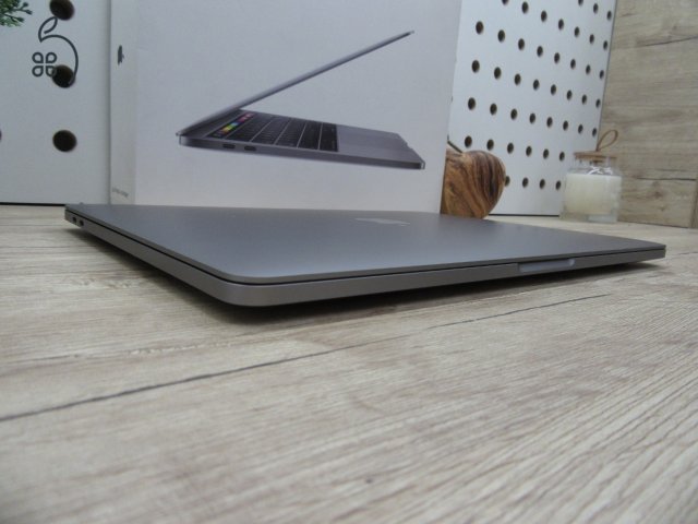 Apple Macbook Pro 13 - 2020 - Használt, megkímélt