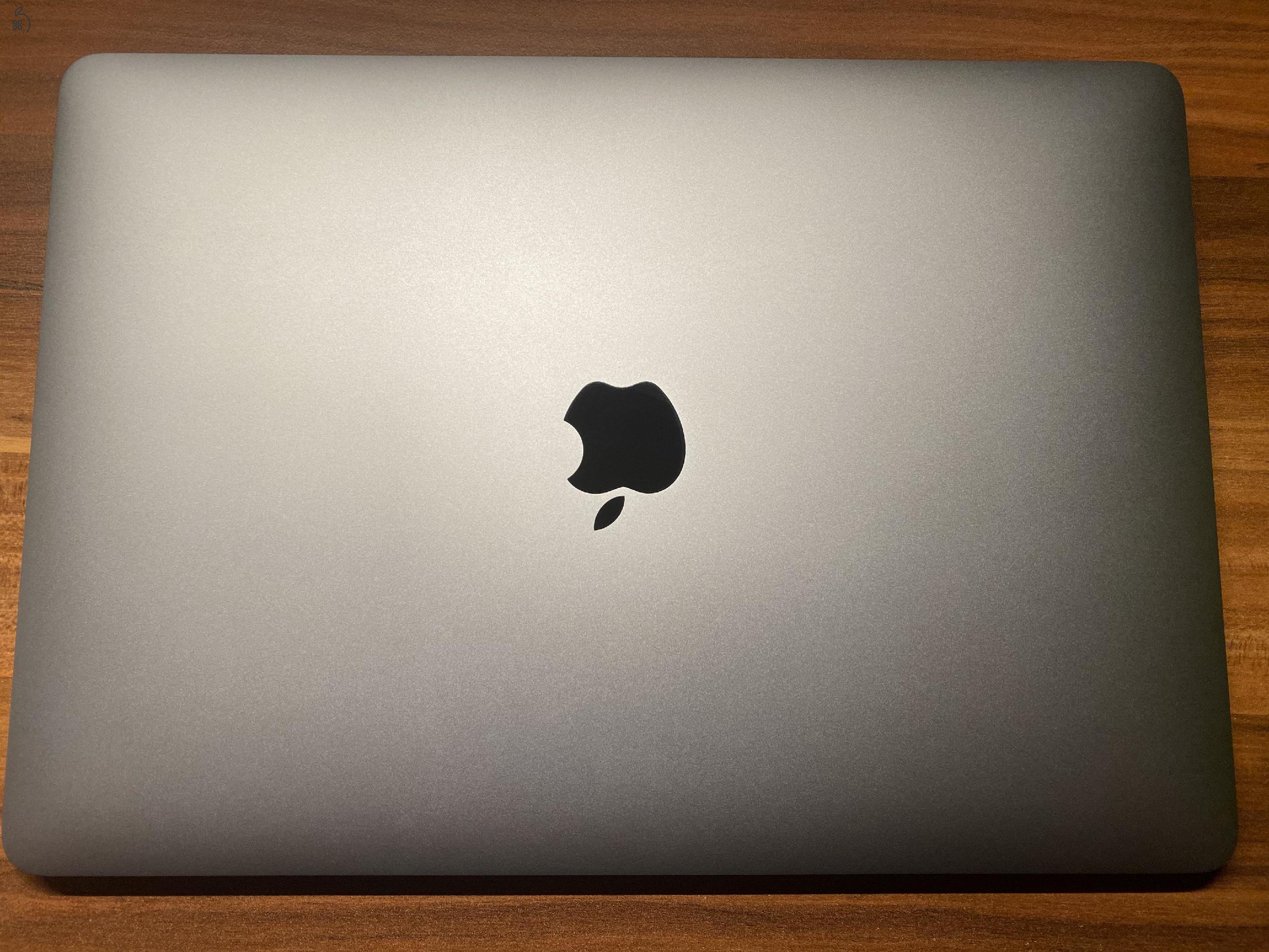 Macbook Air M1 (2020) - 8/256 - 98% akkumulátor - számlával - kiváló állapot