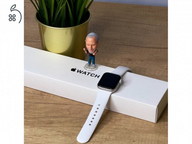 MacSzerez.com - Apple Watch SE 2022 / 40mm / Ezüst / Fehér sportszíj / GPS / Garancia!