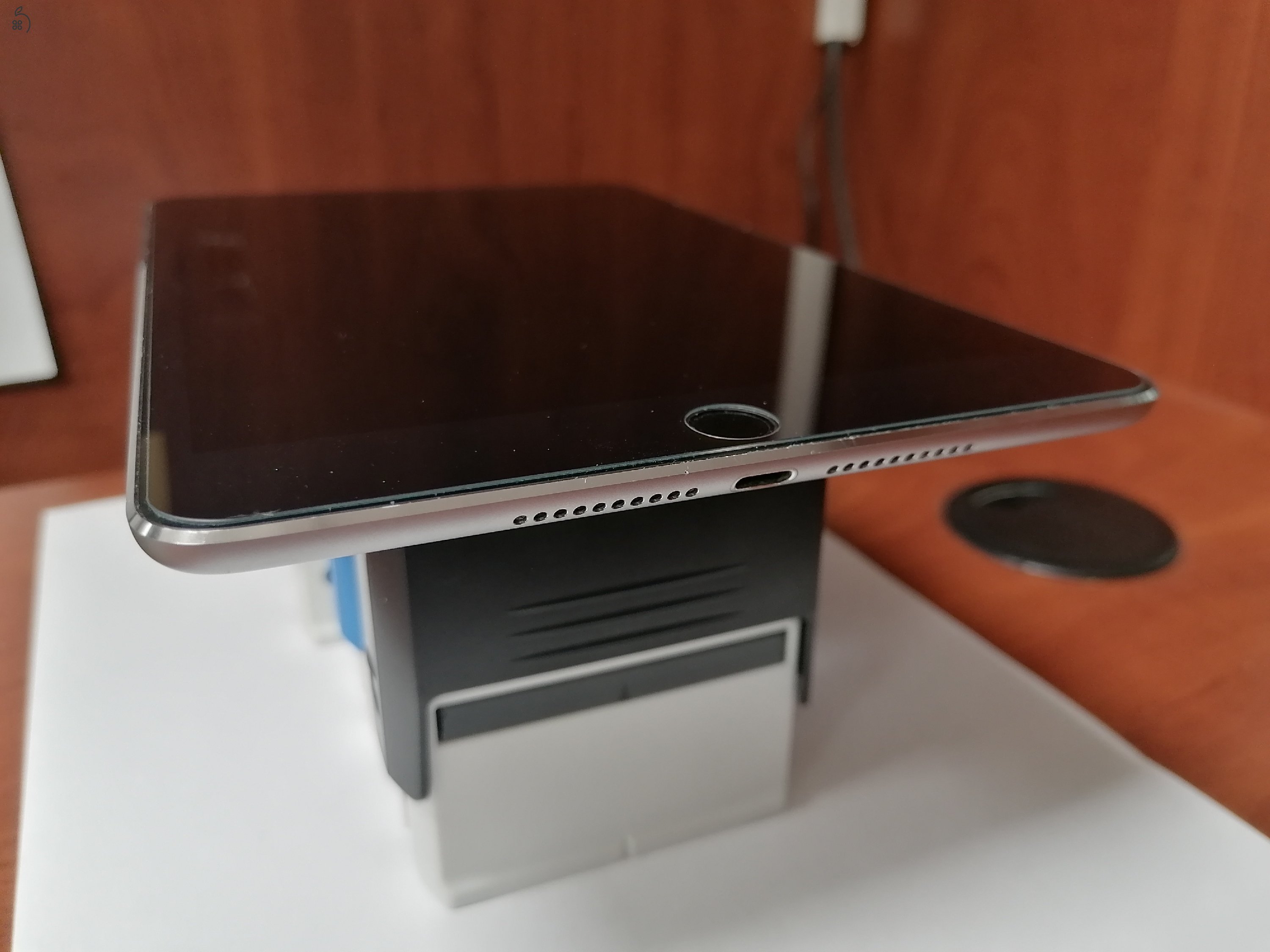 Ipad Mini 4 16 gb wifi+cellular space gray Újszerű állapotban megkímélt 