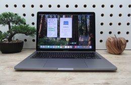 Apple Retina Macbook Pro 13 - 2020 - Használt, karcmentes