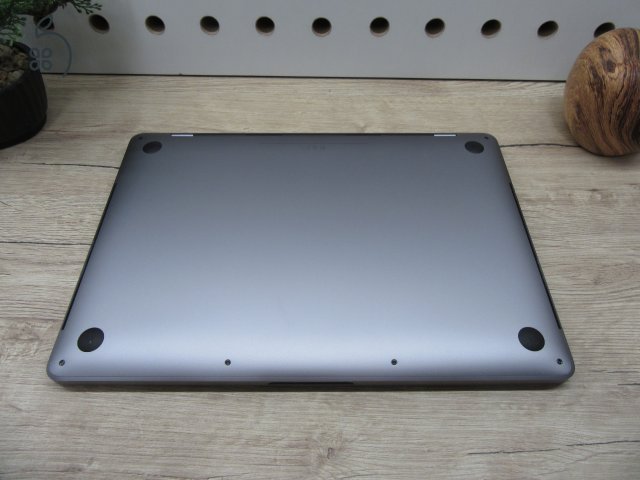 Apple Retina Macbook Pro 13 - 2020 - Használt, karcmentes