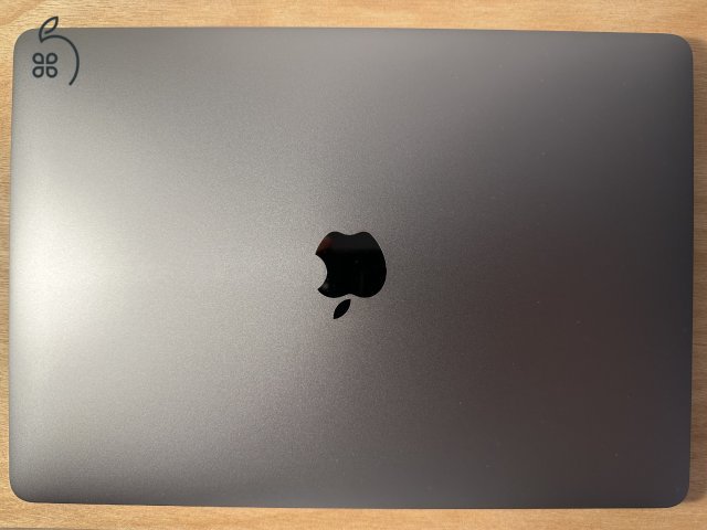 Megkímélt állapot | 1 éves akkumulátor | MacBook Pro | 2,3 | 13