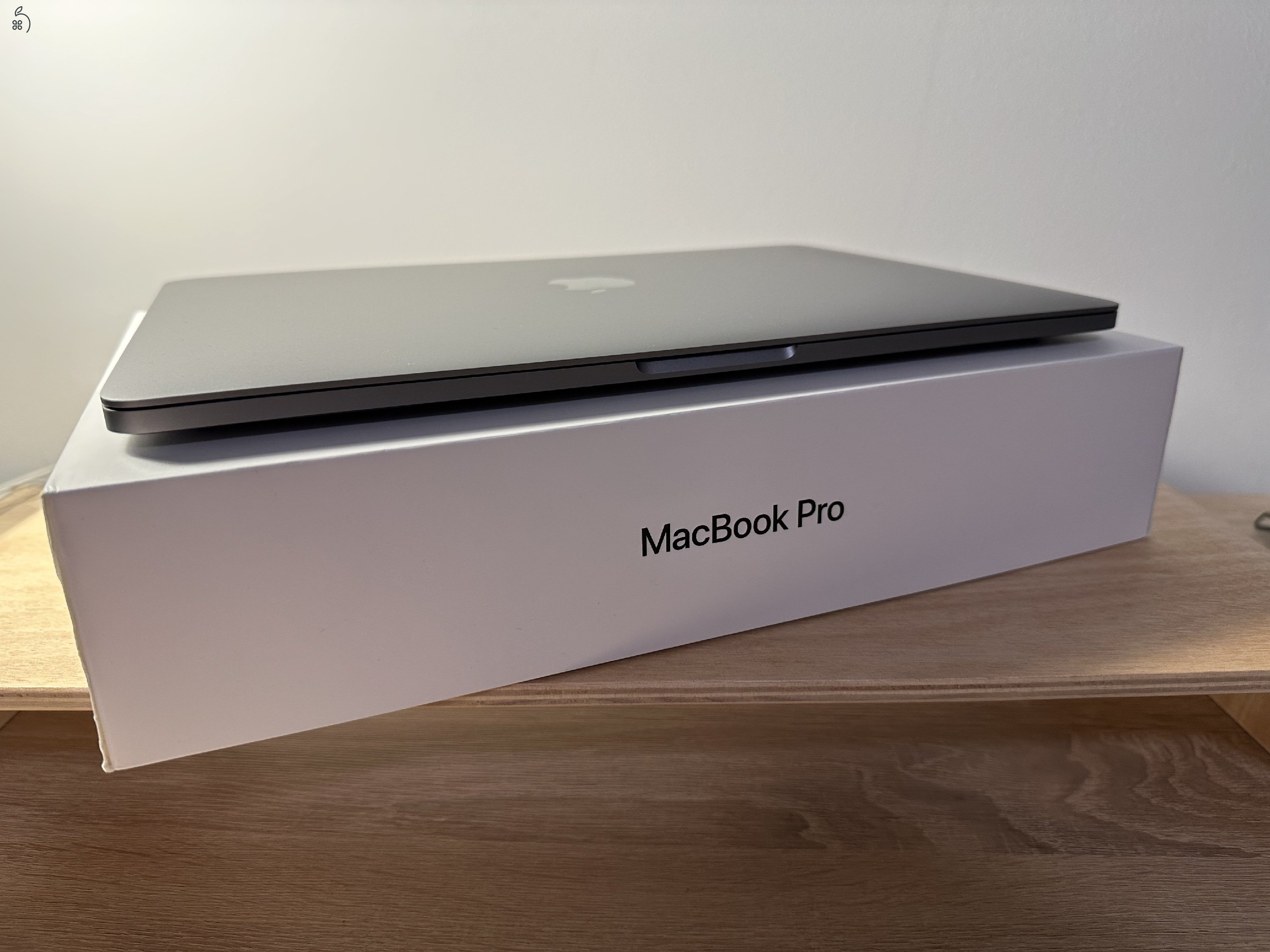 Megkímélt állapot | 1 éves akkumulátor | MacBook Pro | 2,3 | 13