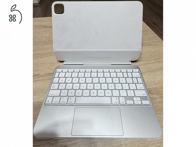 Tökéletes állapotú, szinte új iPad Pro 11-inch 2024 (M4), WiFi + Cellular, 256GB, + Pencil Pro + Magic Keyboard (US) + Smart Folio