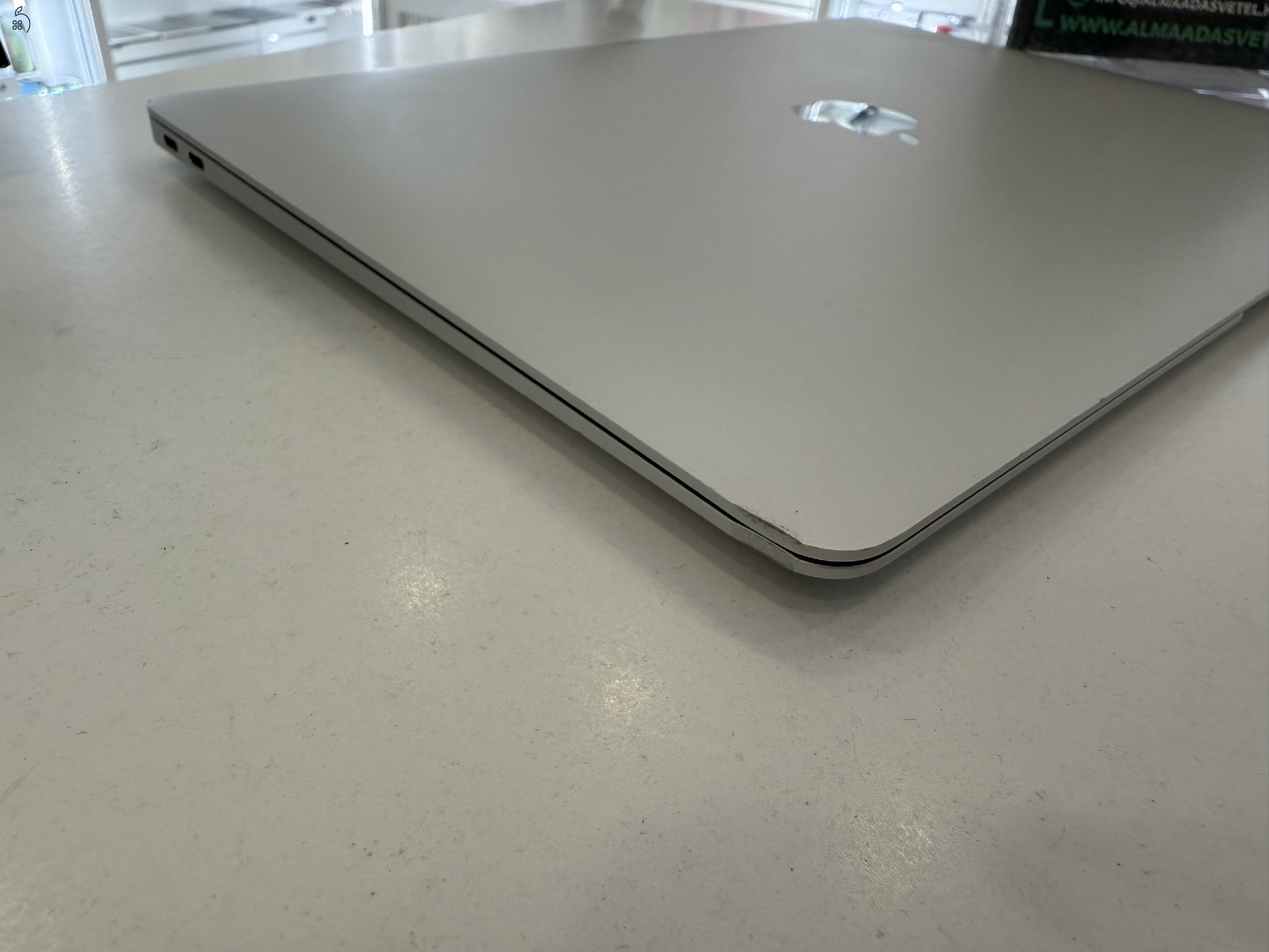 MacBook Air M1/8GB/256ssd/1-3 hónap gar./Akku 86%/ÁFÁS ÁR/p3849