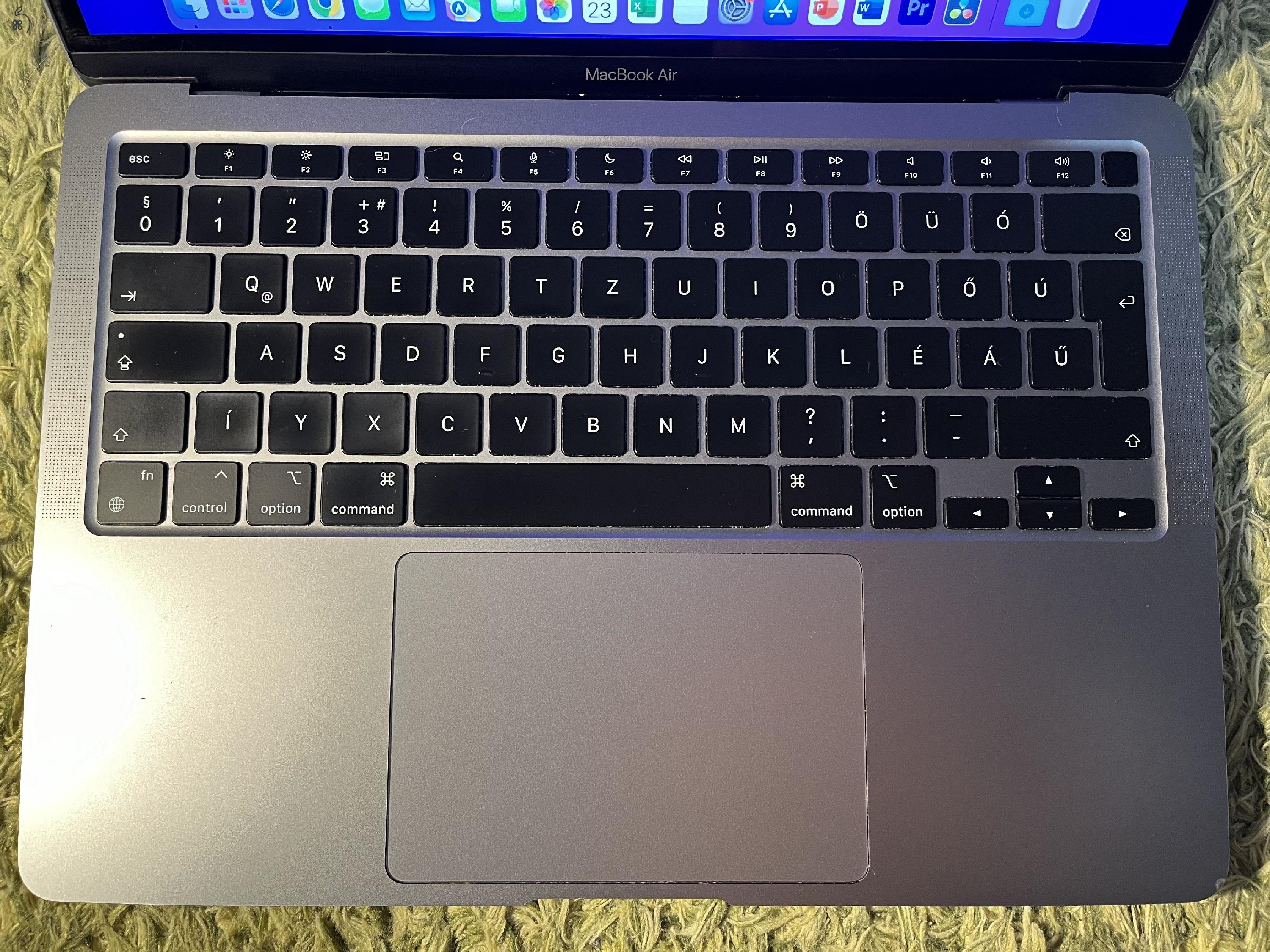 Apple MacBook Air 2020 / M1, 256GB SSD, 8GB RAM / asztroszürke