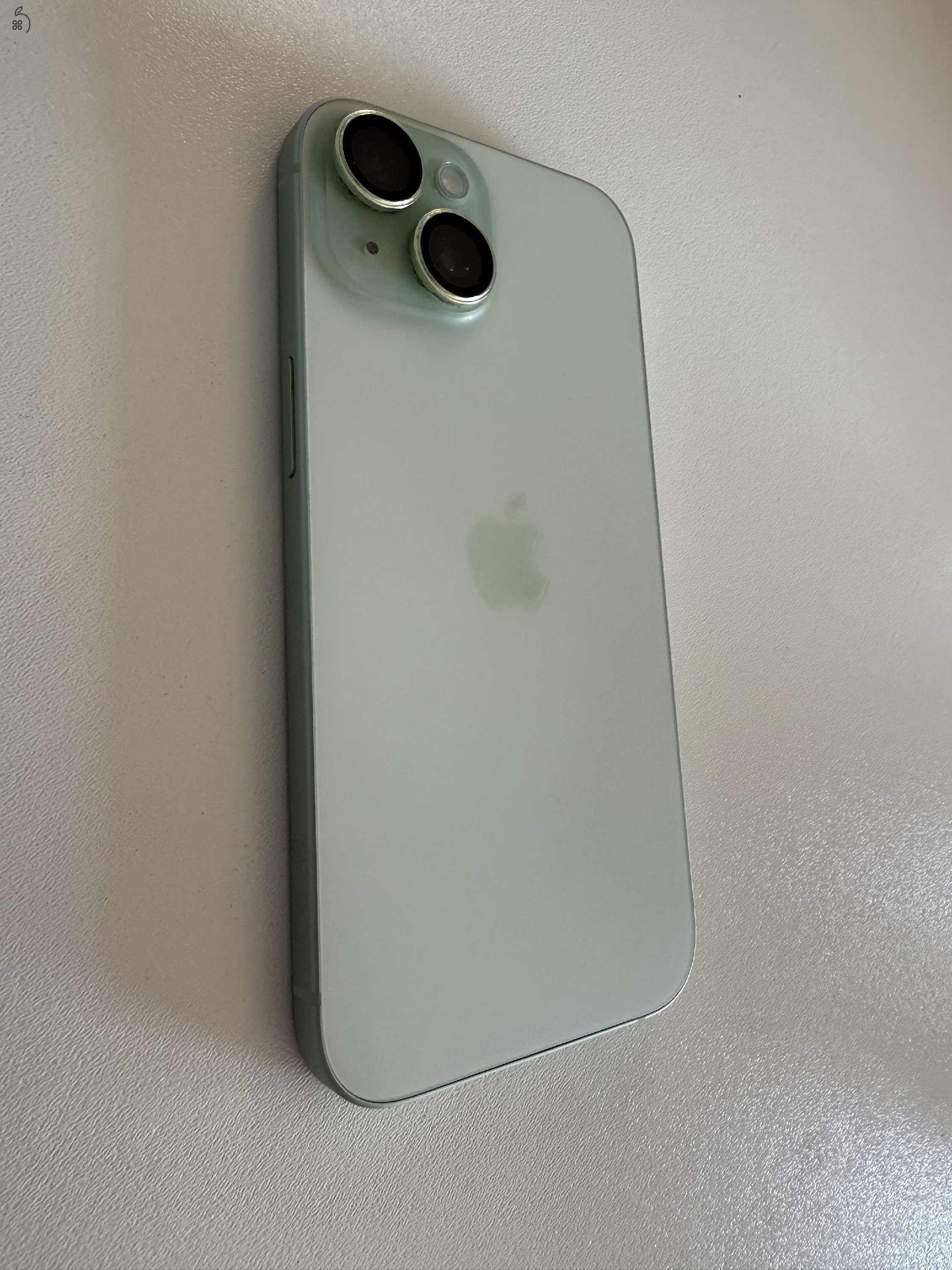 Iphone 15 , zöld