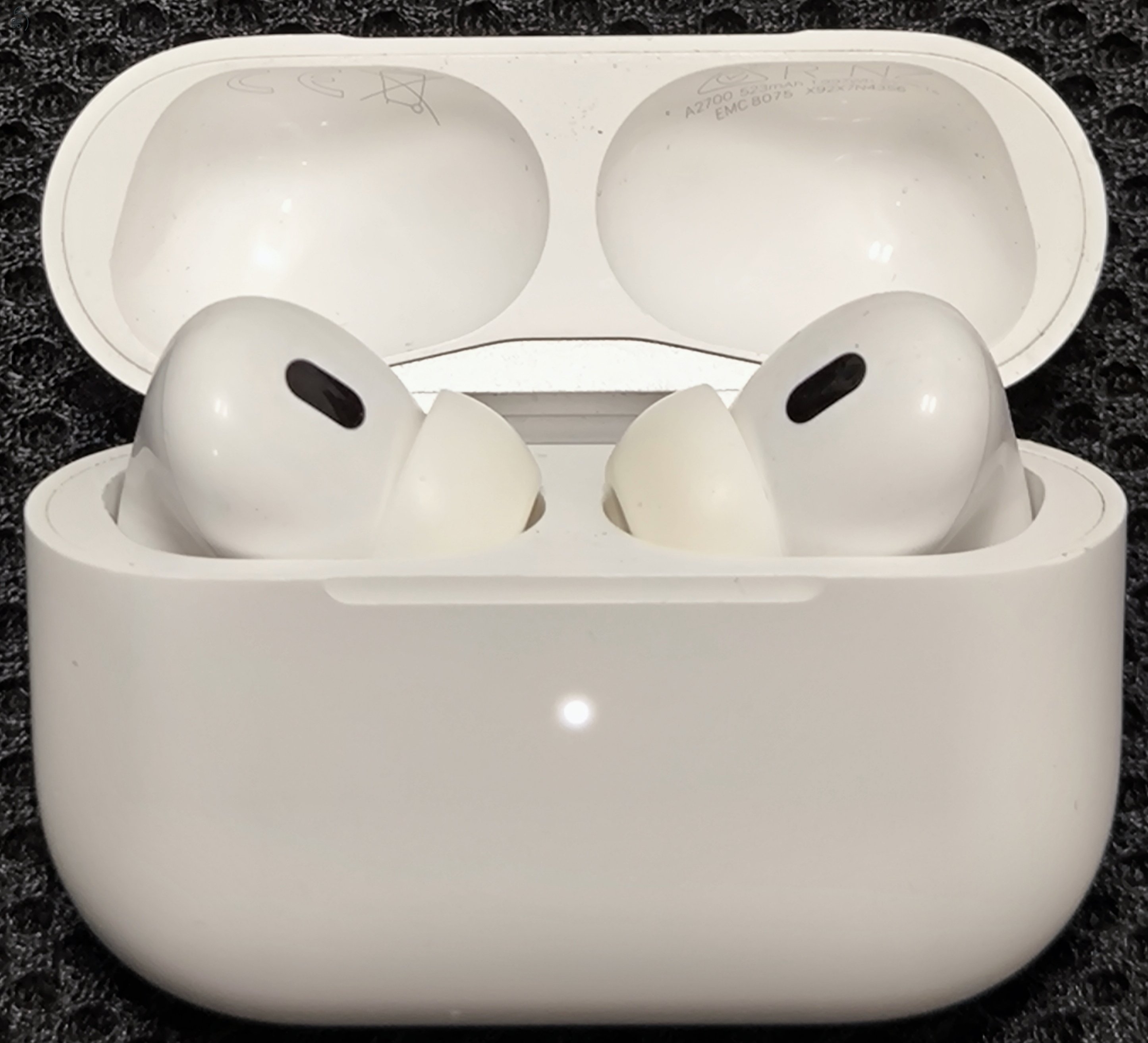 Airpods Pro (2. generációs) Magsafe-töltőtokkal (Lightning)