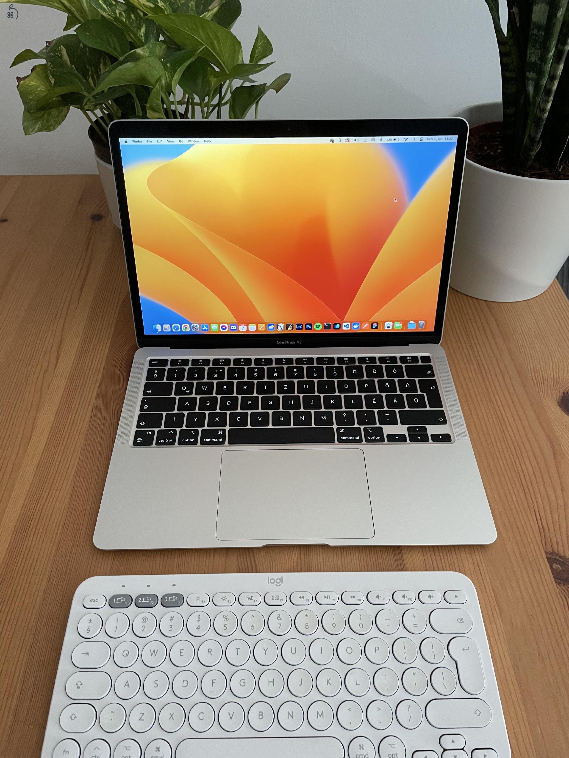 Ezüst MacBook Air M1 16GB RAM, 256GB SSD