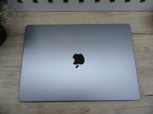 Apple Macbook 16 M1 Pro - 2021 - Használt, szép állapot