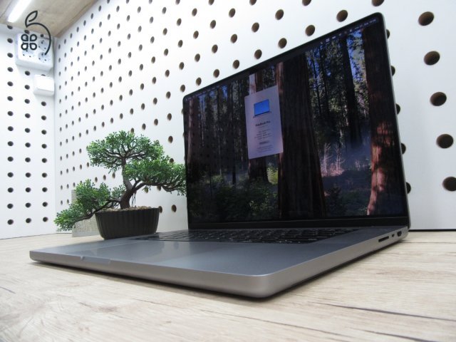 Apple Macbook 16 M1 Pro - 2021 - Használt, szép állapot