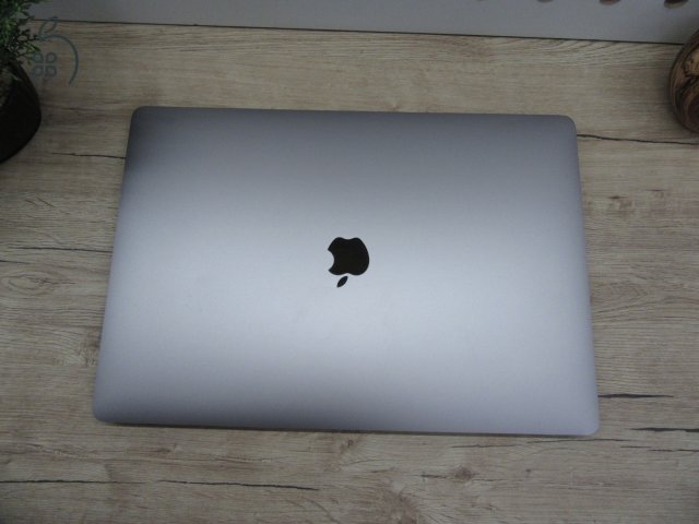 Apple Macbook Pro 16 - 2019 - Használt, megkímélt