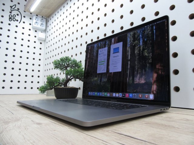  Apple Retina Macbook Pro 16 - 2019 - Használt, szép állapot 