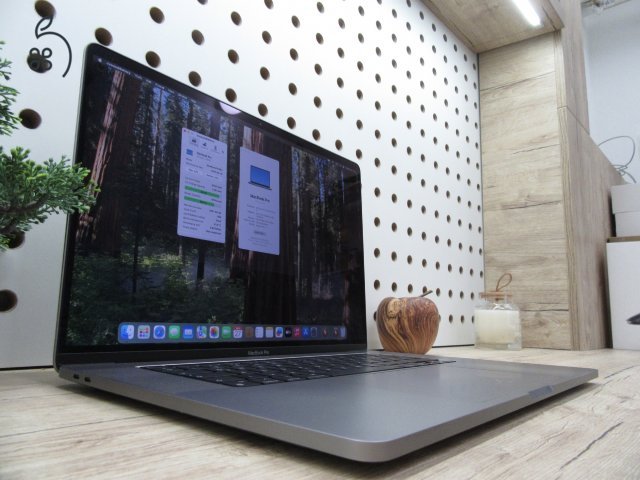  Apple Retina Macbook Pro 16 - 2019 - Használt, szép állapot 