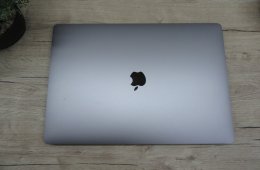  Apple Retina Macbook Pro 16 - 2019 - Használt, szép állapot 