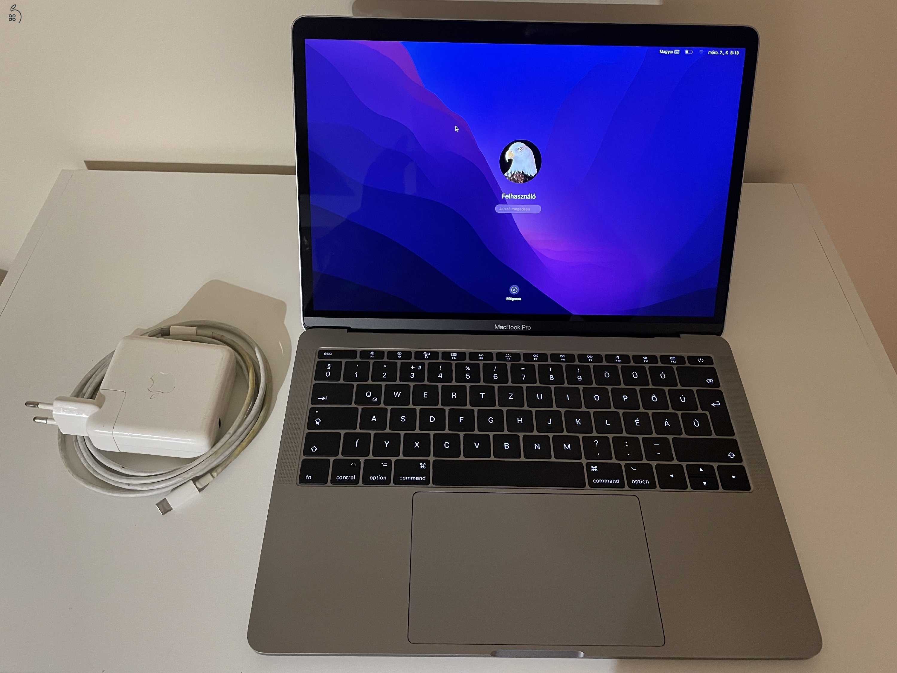 MacBook Pro 13 (2016, két Thunderbolt 3 port)/2GHz i5/8GB ram/256GB SSD